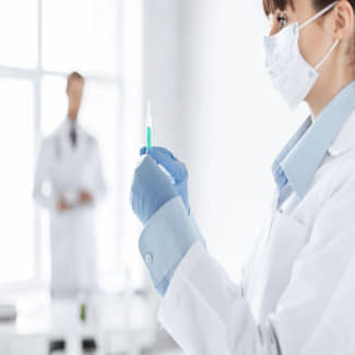 Eerste coronavaccinatie toegediend